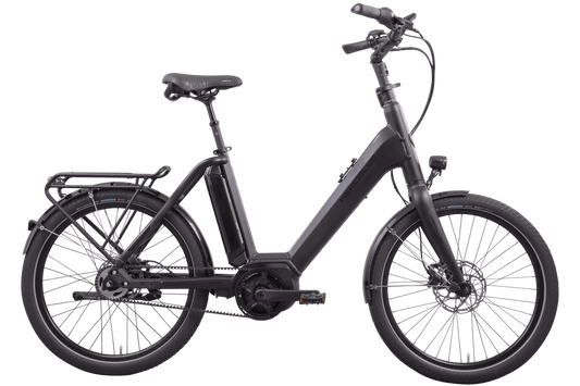 Ein kleines schwarzes Hercules Futura Compact Fahrrad mit SHIMANO 5-Gang Nabenschaltung mit Carbon Zahnriemen