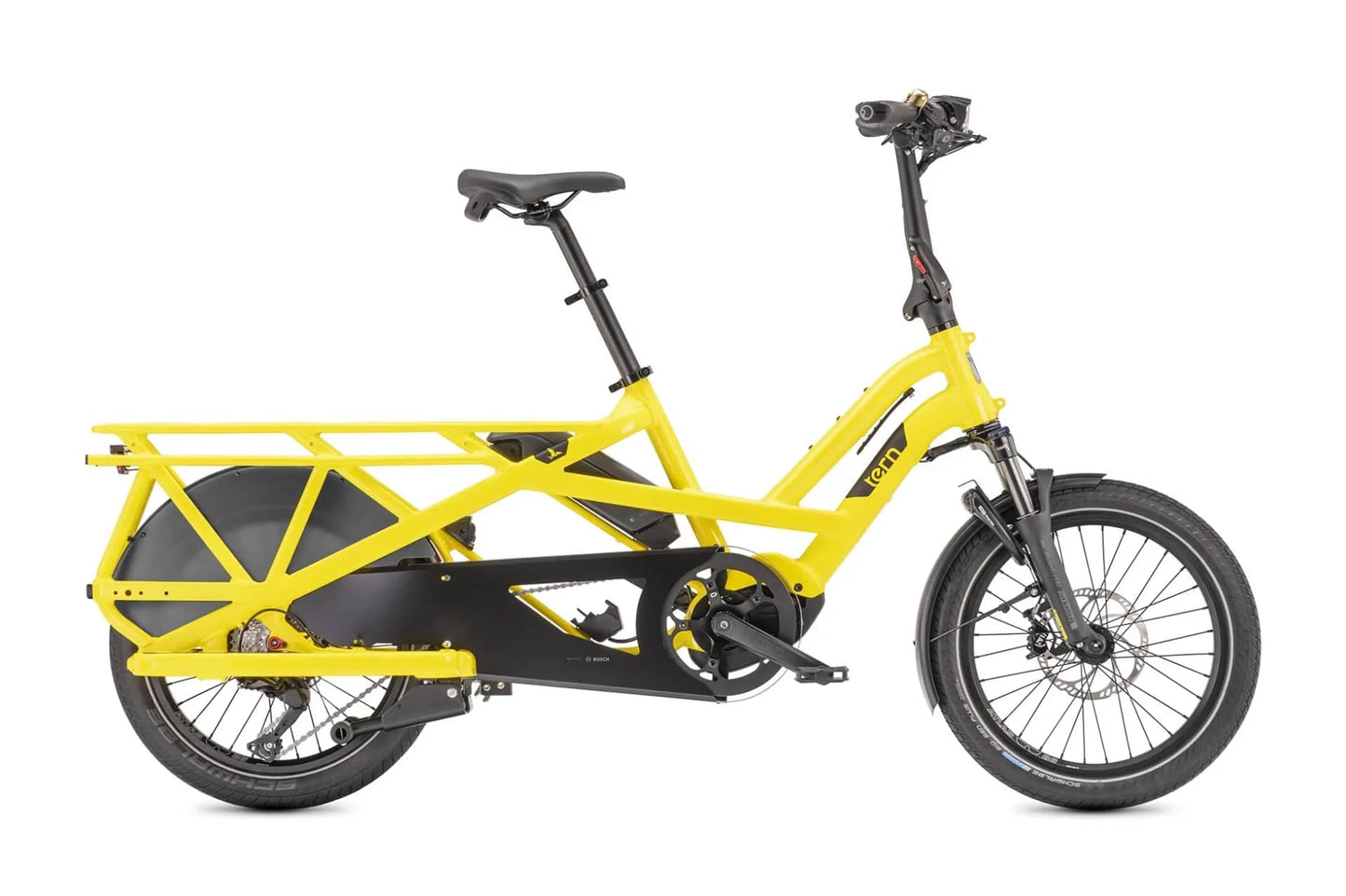 Ein kleines gelbes Tern GSD S10 Fahrrad, mit langer Gepäcksablage, Magura MT5 eSTOP 4-Kolben hydraulische Scheibenbremsen, schwarzer Sattel
