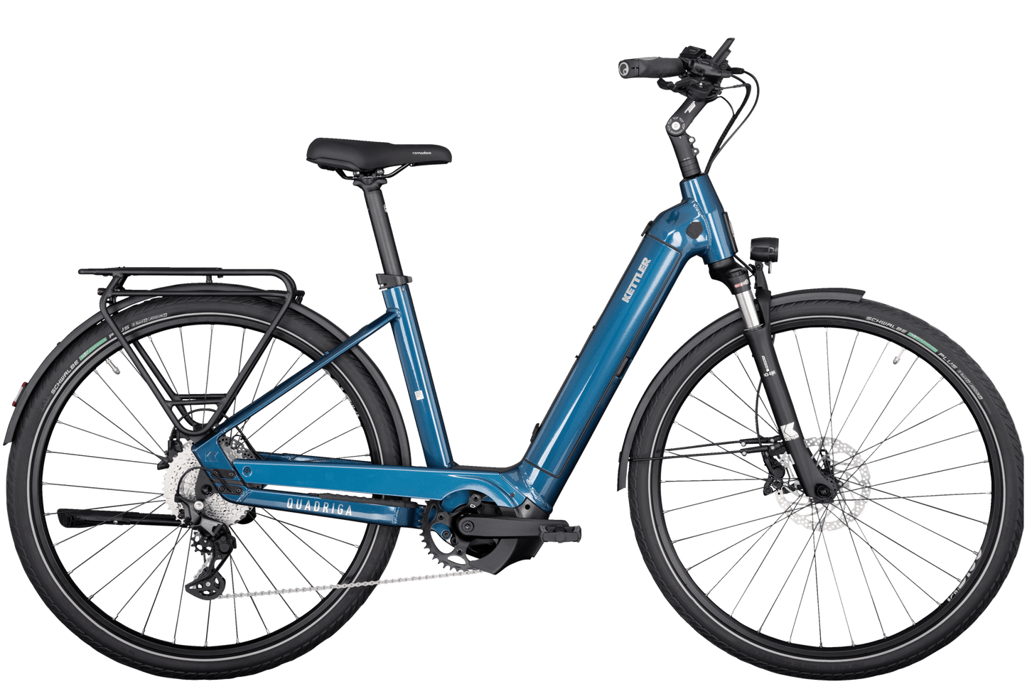Ein blaues Kettler Quadriga CX10 Fahrrad, Dank K-Link-Kupplung für Anhänger vorbereitet, shwarzer Sattel