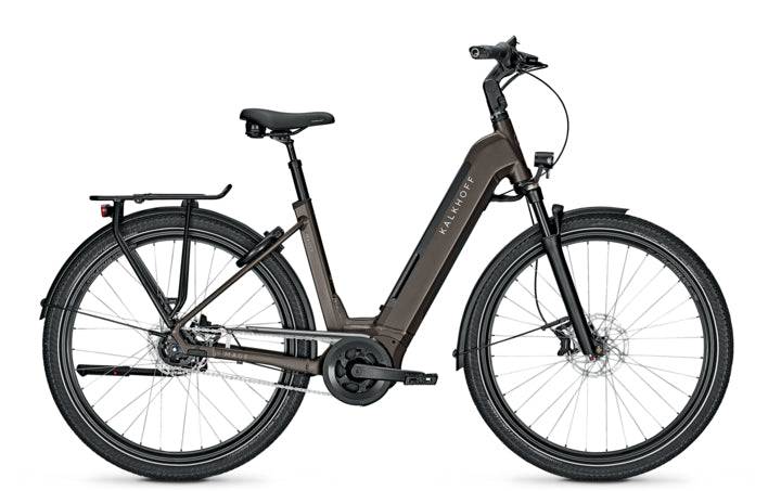 Ein dunkel braunes Kalkhoff Image 5.B Move+ Fahrrad mit Bosch Performance Line Smart System Antrieb mit 75 Nm, schwarzer Sattel