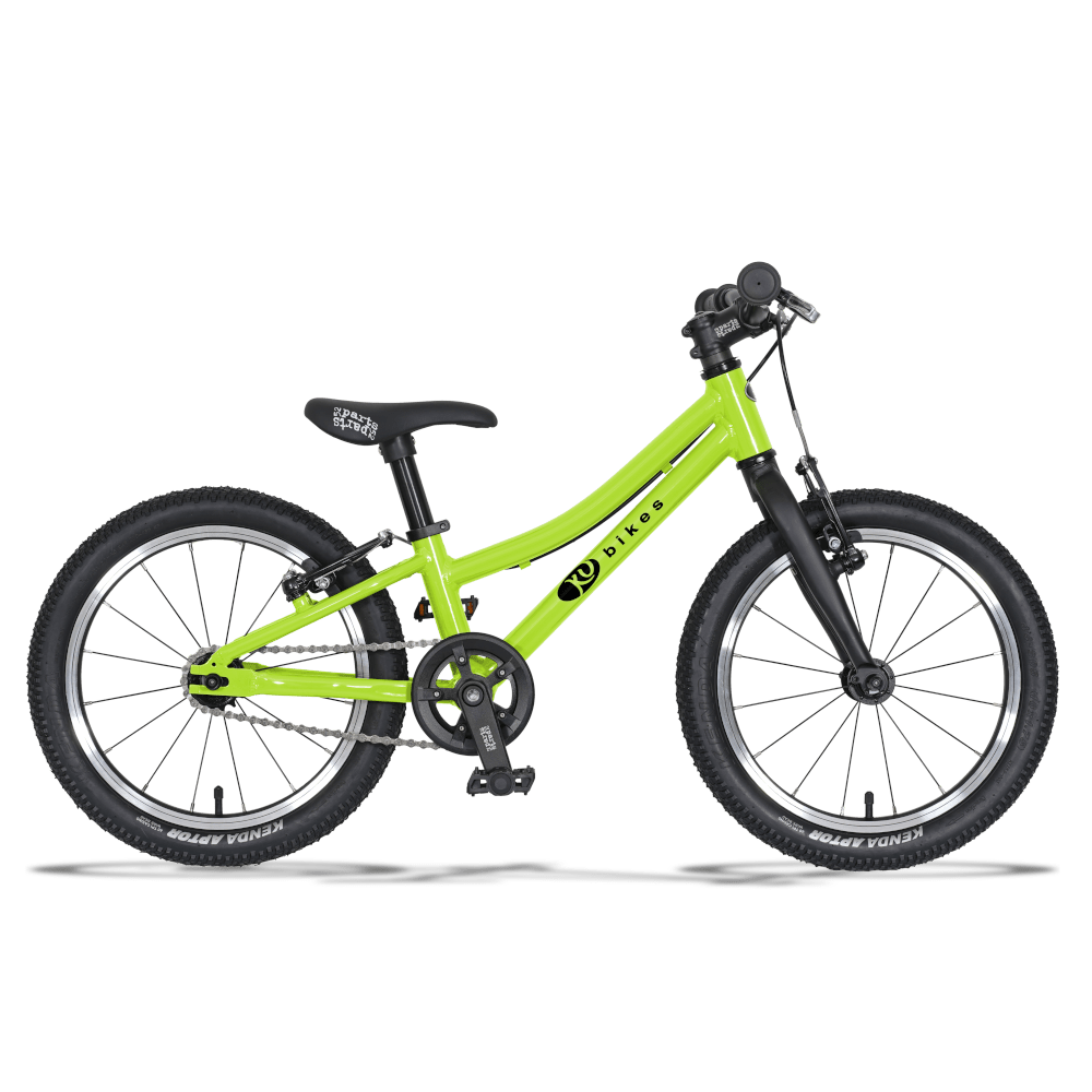 Ein gift grünes,  leichtes KUbikes 16 Zoll MTB in Größe S für die ganz Kleinen ab 2,5 Jahren mit Geländereifen, schwarzer Sattel